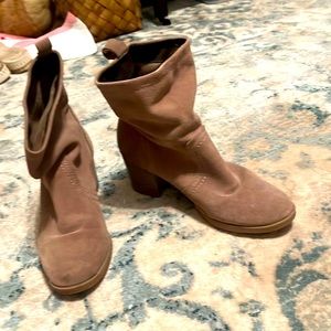 Taupe size 81/2 boots